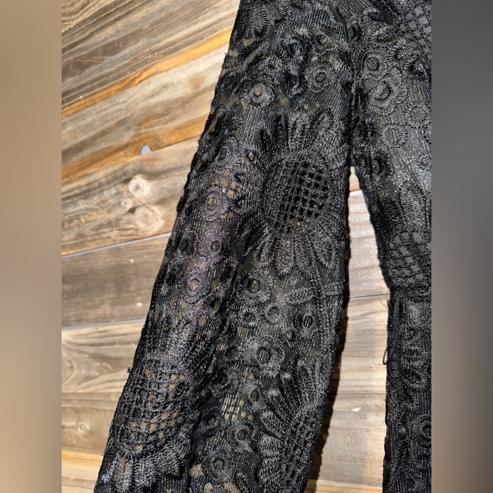 DRESS DAY-BLACK-LACE SHORTS ROMPER-BELT TIE-BACK ZIP-PARTIAL LINING- MEDIUM - Picture 4 of 7